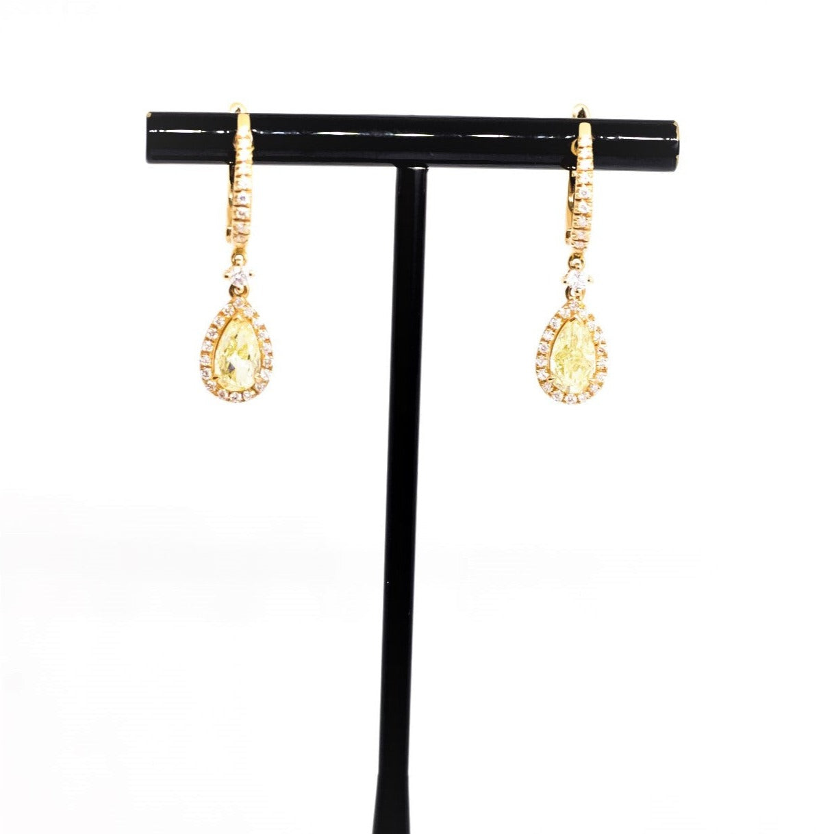 Aretes largos en oro amarillo 18k diamantes y perlas blancas – Maryline  Pataro Jewelry and Boutique